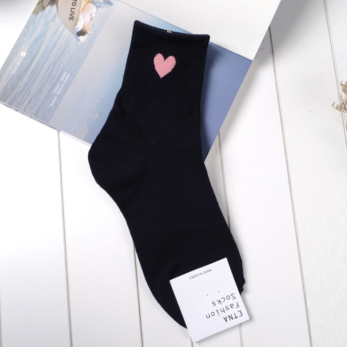 Heart-shaped sports socks 2