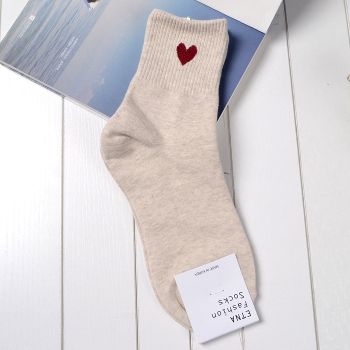 Heart-shaped sports socks 1