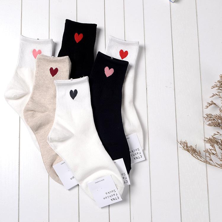 Heart-shaped sports socks 8
