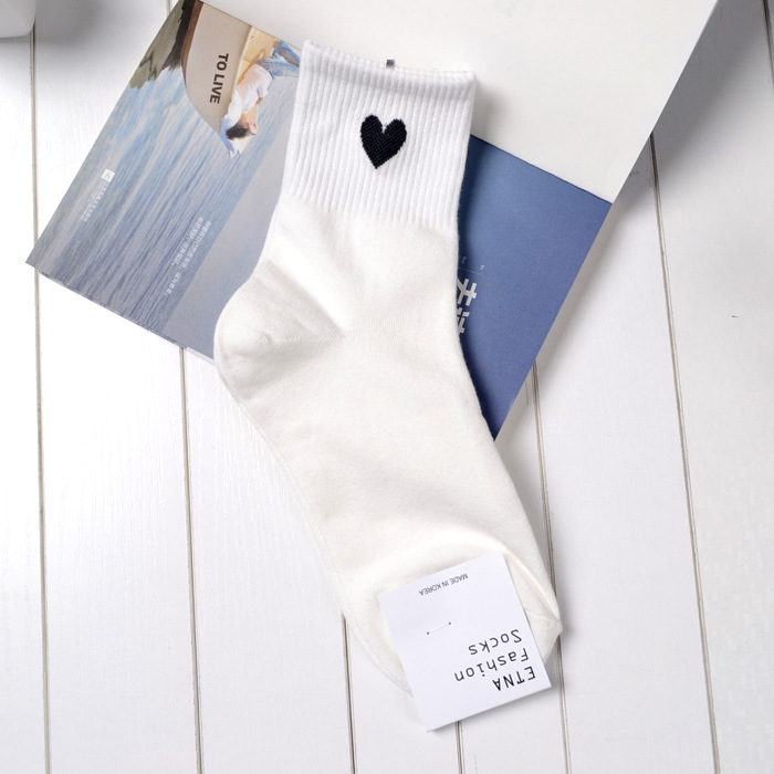 Heart-shaped sports socks 4