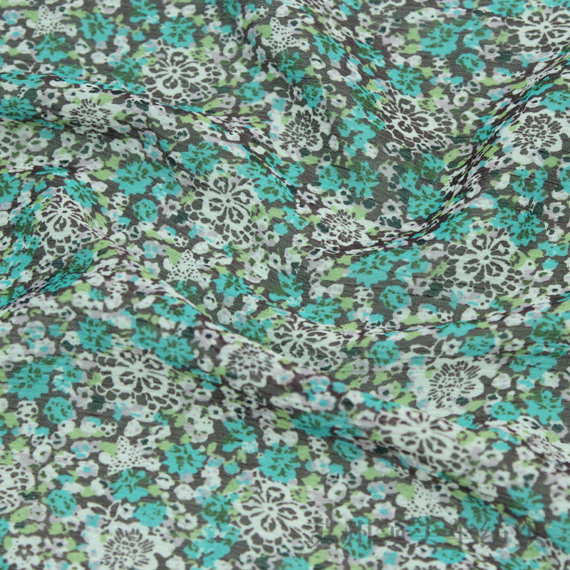 苏州领头羊纺织面料 现货供应顺纡绉布料 时尚涤纶时装围巾面料