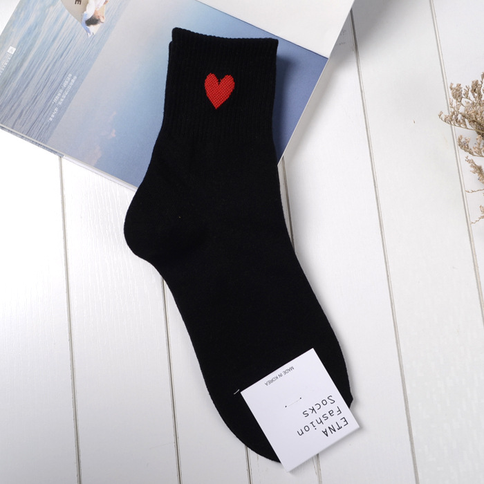 Heart-shaped sports socks 3
