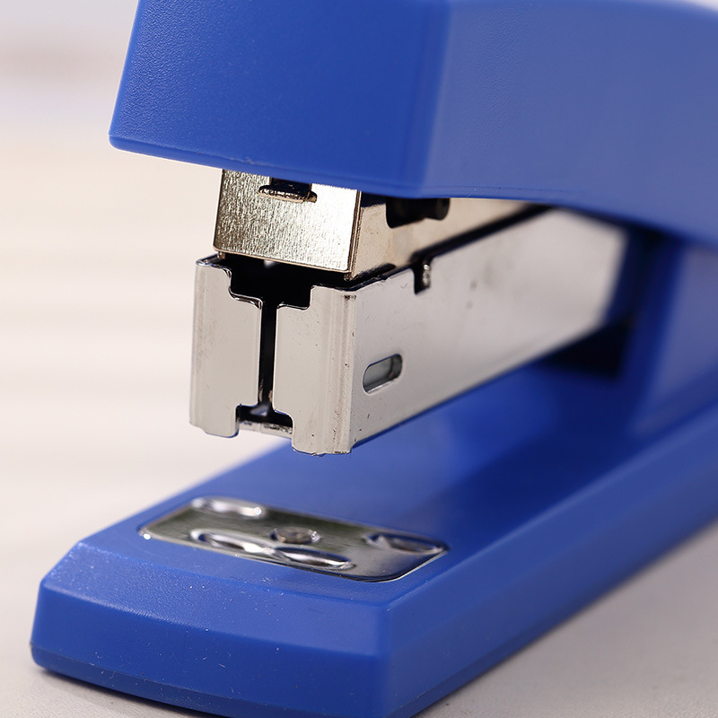 Deli stapler 0425 student stapler 12# labor-saving stapler color can order 20 office