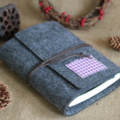 浅灰色毛毡笔记本 日记本