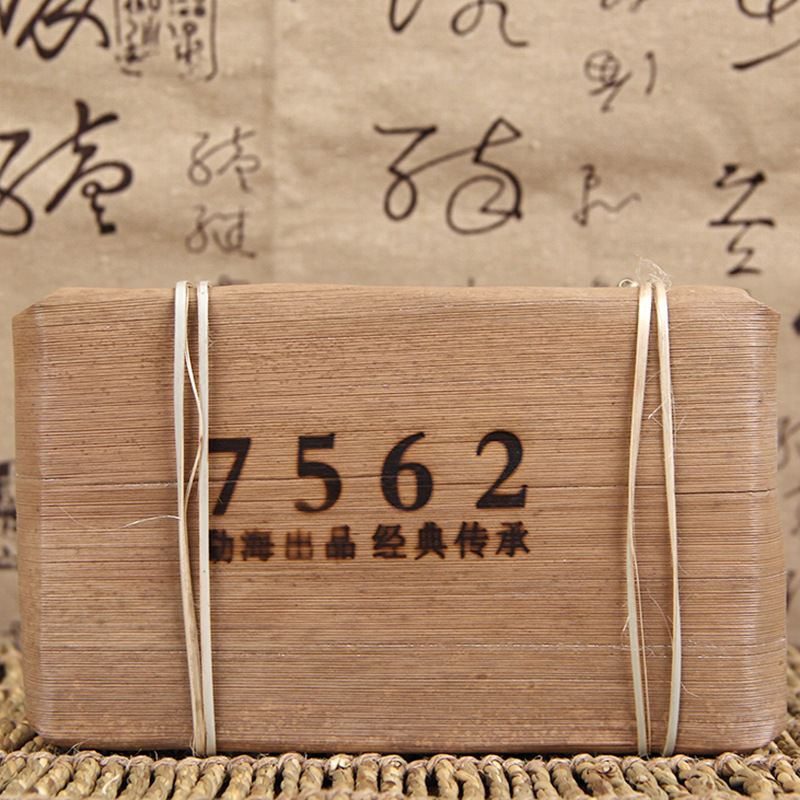 Wholesale Yunnan Menghai Pu'er tea brick 2017 old tree old tea brick 7562 old cooked tea brick 250g Wholesale Yunnan Menghai Pu'er tea brick 2017 old tree old tea brick 7562 old cooked tea brick 250g