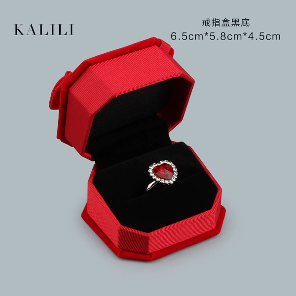 00386 (3 B5-12) Old Octagonal Celebration Box Big Red and Black Base