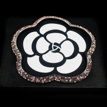 山茶花镶钻汽车防滑垫硅胶车用手机置物垫香水座摆件防滑垫车饰品