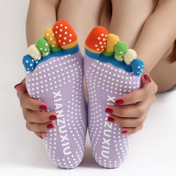 Light purple colored toes