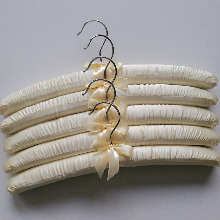 Percha de tela de seda tela percha esponja percha Home Hotel ropa suspensión fábrica al por mayor