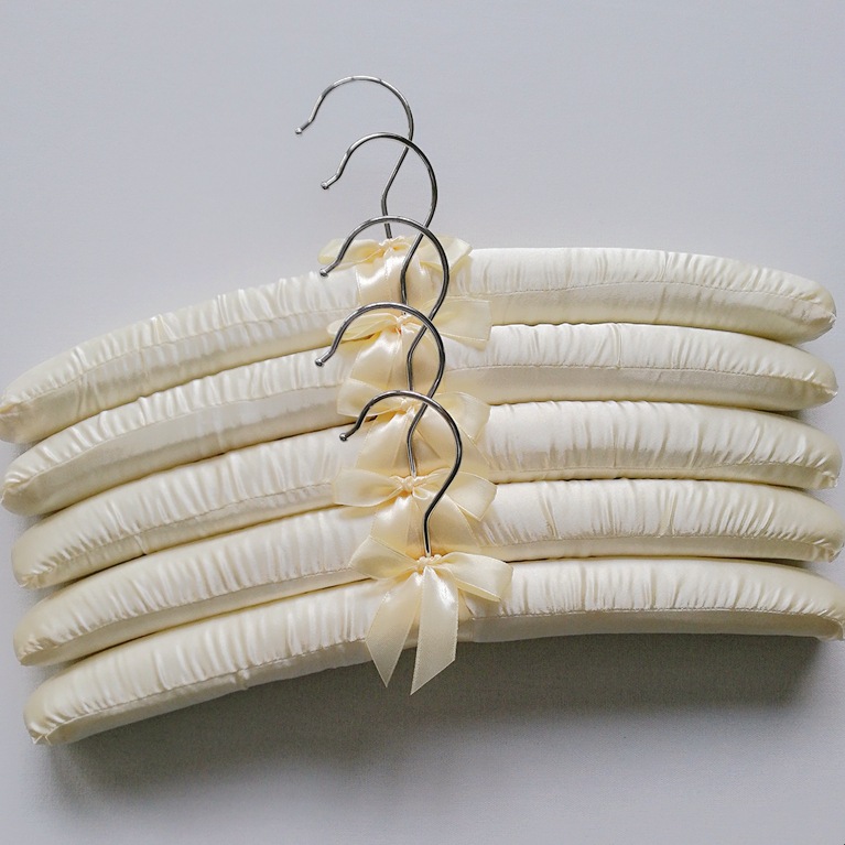 Percha de tela de seda tela percha esponja percha Home Hotel ropa suspensión fábrica al por mayor