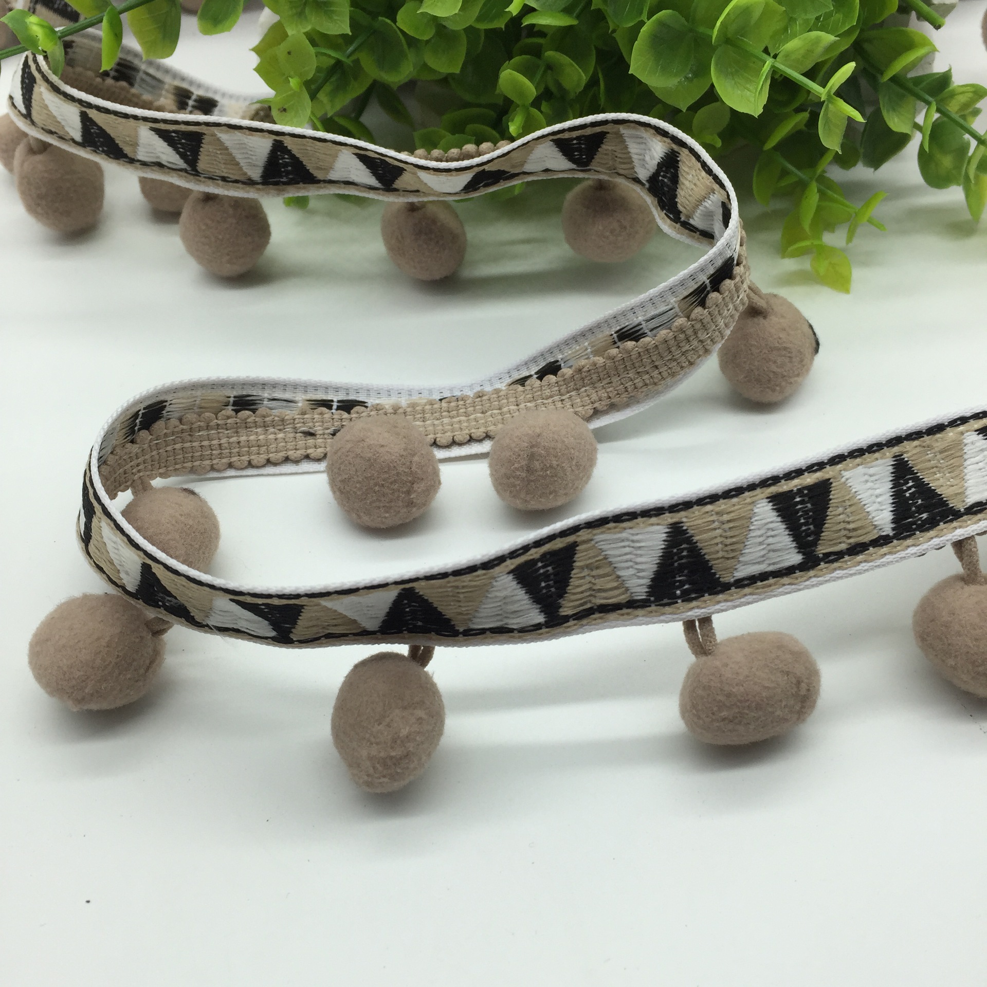 厂家直销批发民族风绒球毛球花边多种颜色可选围巾服装辅料4cm