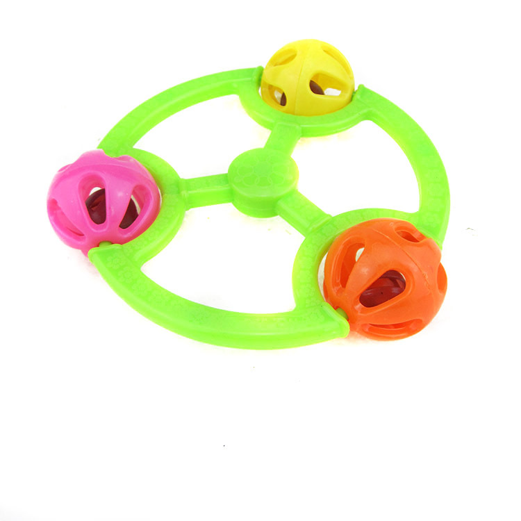 F1611 BOLA DE TRES BOLAS bola Bell bebé sonajero juguetes para niños Yiwu 2 yuanes grandes almacenes al por mayor