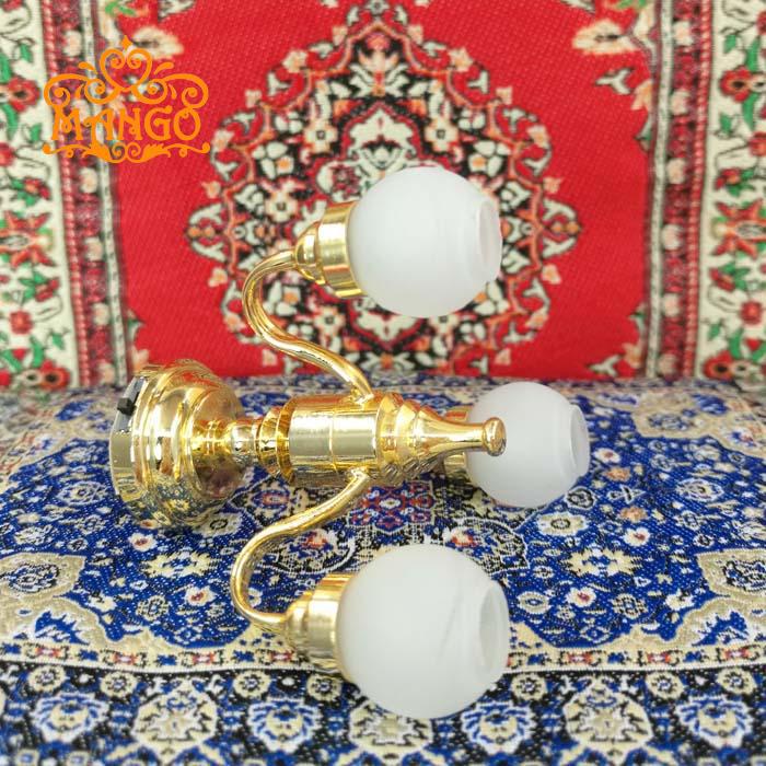 Nuevo 1:12 casa de muñecas mini pequeña lámpara modelo LED electrónica de tres cabezas tulipán araña de lujo