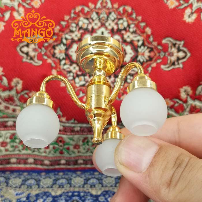 Nuevo 1:12 casa de muñecas mini pequeña lámpara modelo LED electrónica de tres cabezas tulipán araña de lujo