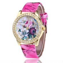 ���Q�����߼yƤ��ӡ��Ůʿ�ֱ�õ�廨�䔵����ʯӢ��һ�����l