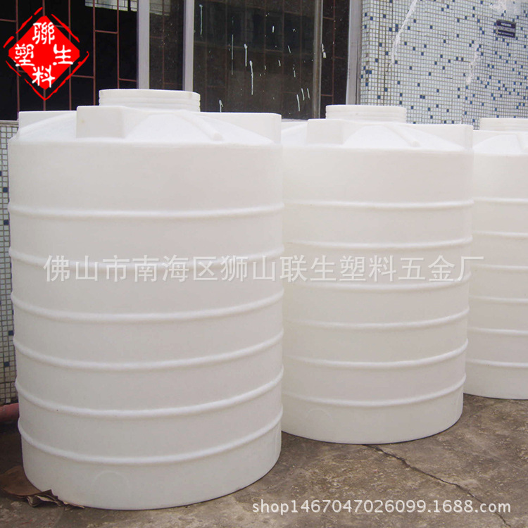 工厂批发塑胶水塔园艺浇灌储水罐pe蓄水罐立式水塔塑料水箱1.5吨