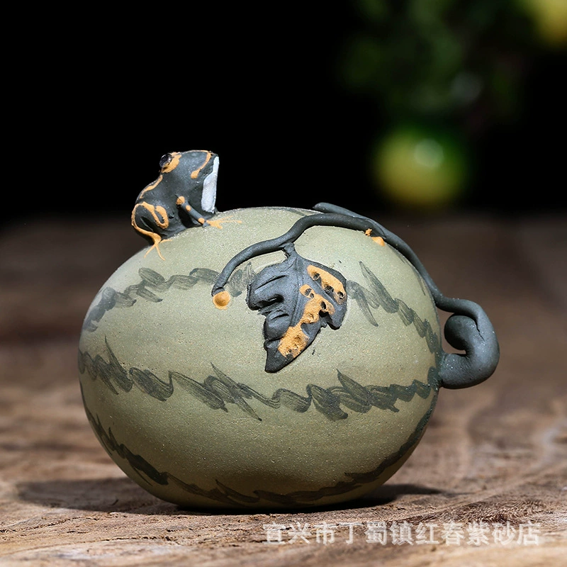 红春紫砂 Wholesale Yixing purple clay waterblasting frog watermelon tea pet gourd pumpkin vegetable fruit tea set decoration
