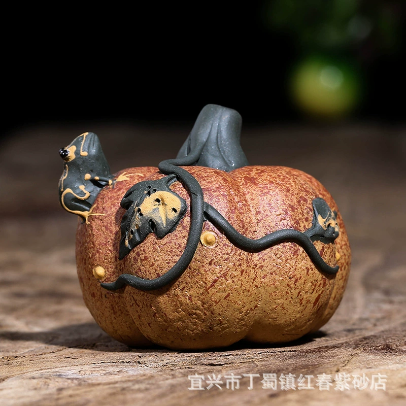 红春紫砂 Wholesale Yixing purple clay waterblasting frog watermelon tea pet gourd pumpkin vegetable fruit tea set decoration