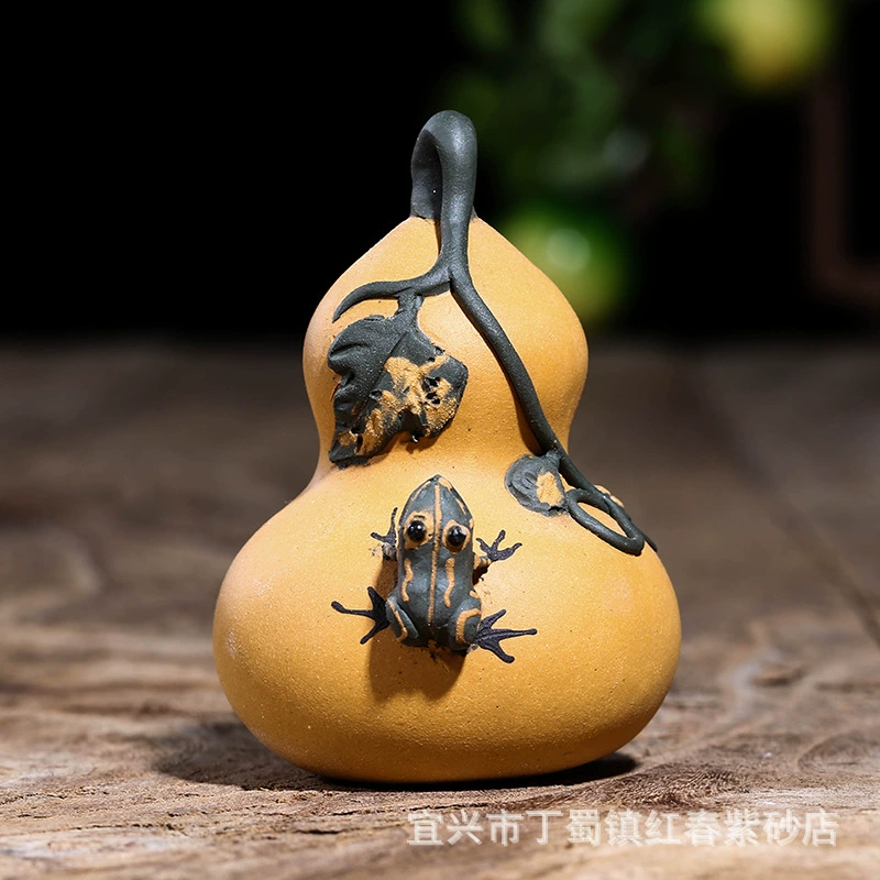 红春紫砂 Wholesale Yixing purple clay waterblasting frog watermelon tea pet gourd pumpkin vegetable fruit tea set decoration