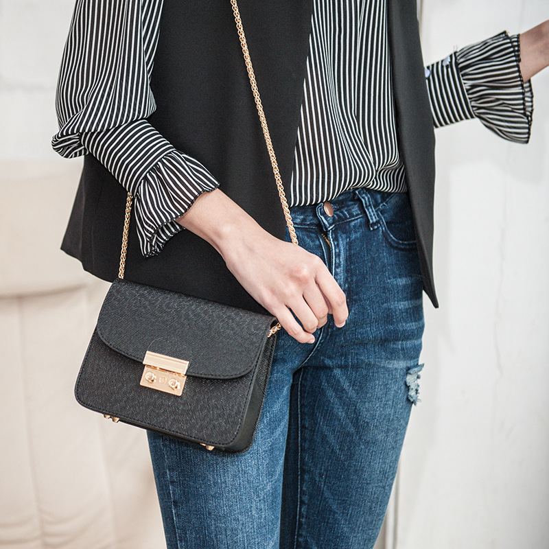 Sacs pour femmes 2023 printemps et été nouveau style chaîne petit sac carré sac à bandoulière de style européen et américain sac à bandoulière mini sac pour téléphone portable_voghion.com