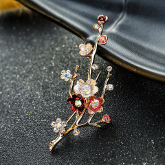 韓国の金色のレトロで優雅な花の胸の花はファッションの合金を組み合わせてダイヤモンドのブローチの女性の服を入れてアクセサリーを配合します。