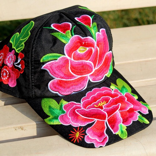 Manufacturer wholesale Yunnan ethnic style embroidered baseball caps, empty top sun hats, sunshade embroidery travel hats factory