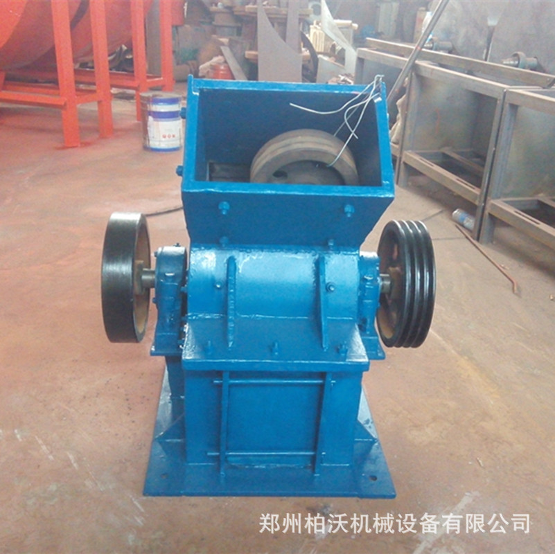 厂家热卖小型锤式碎石机 实验室粉碎机 移动式石料制沙机设备