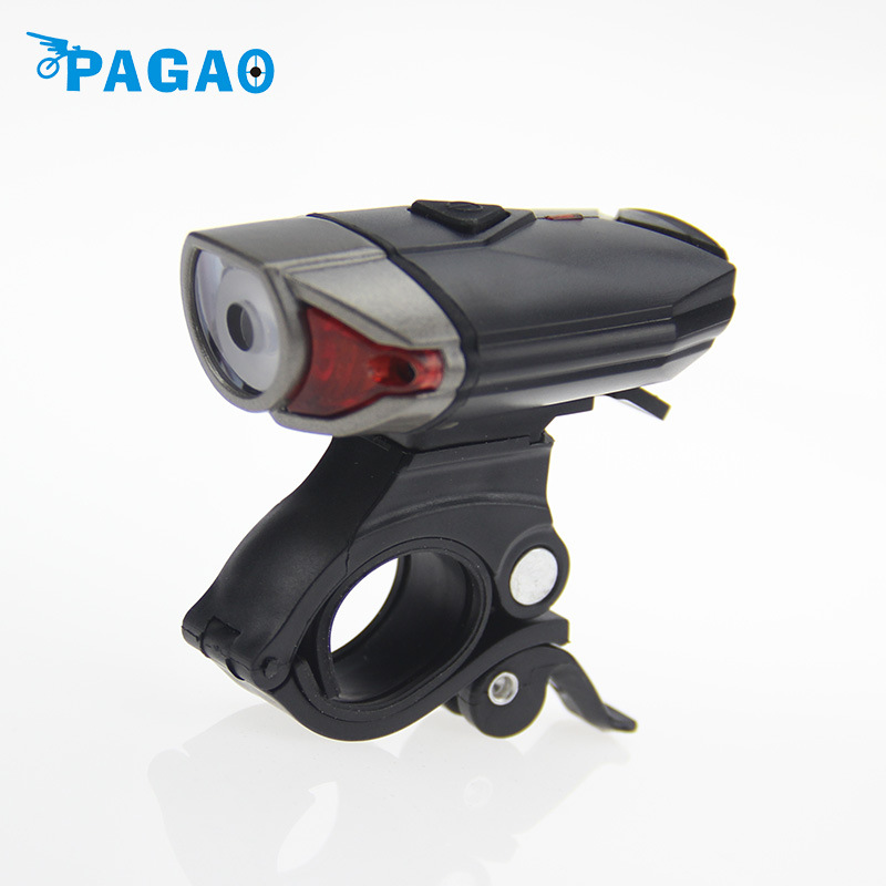 Фара на шлеме украшена красным