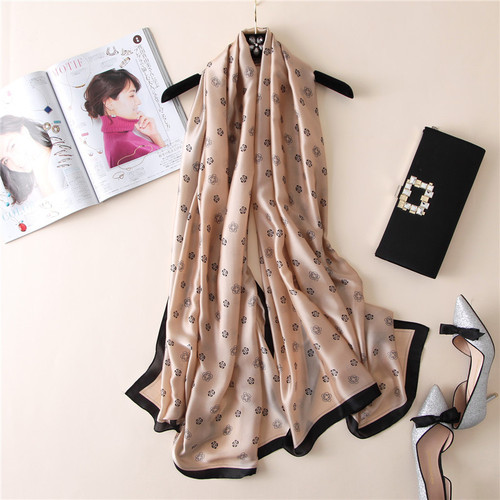 New spring and summer fashionable rose flower print scarf for women, thickened warm shawl, European and American elegant and atmospheric scarf