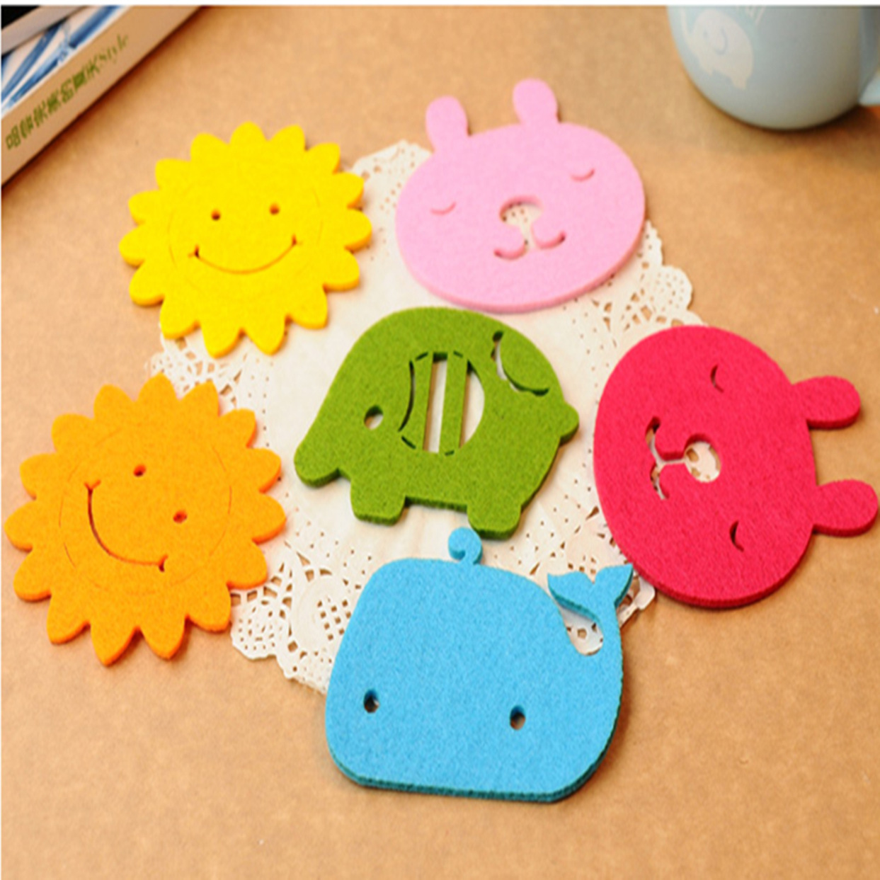 厂家大量直销毛毡 彩色毛毡餐具垫 毛毡隔热垫 毛毡制品优雅美观