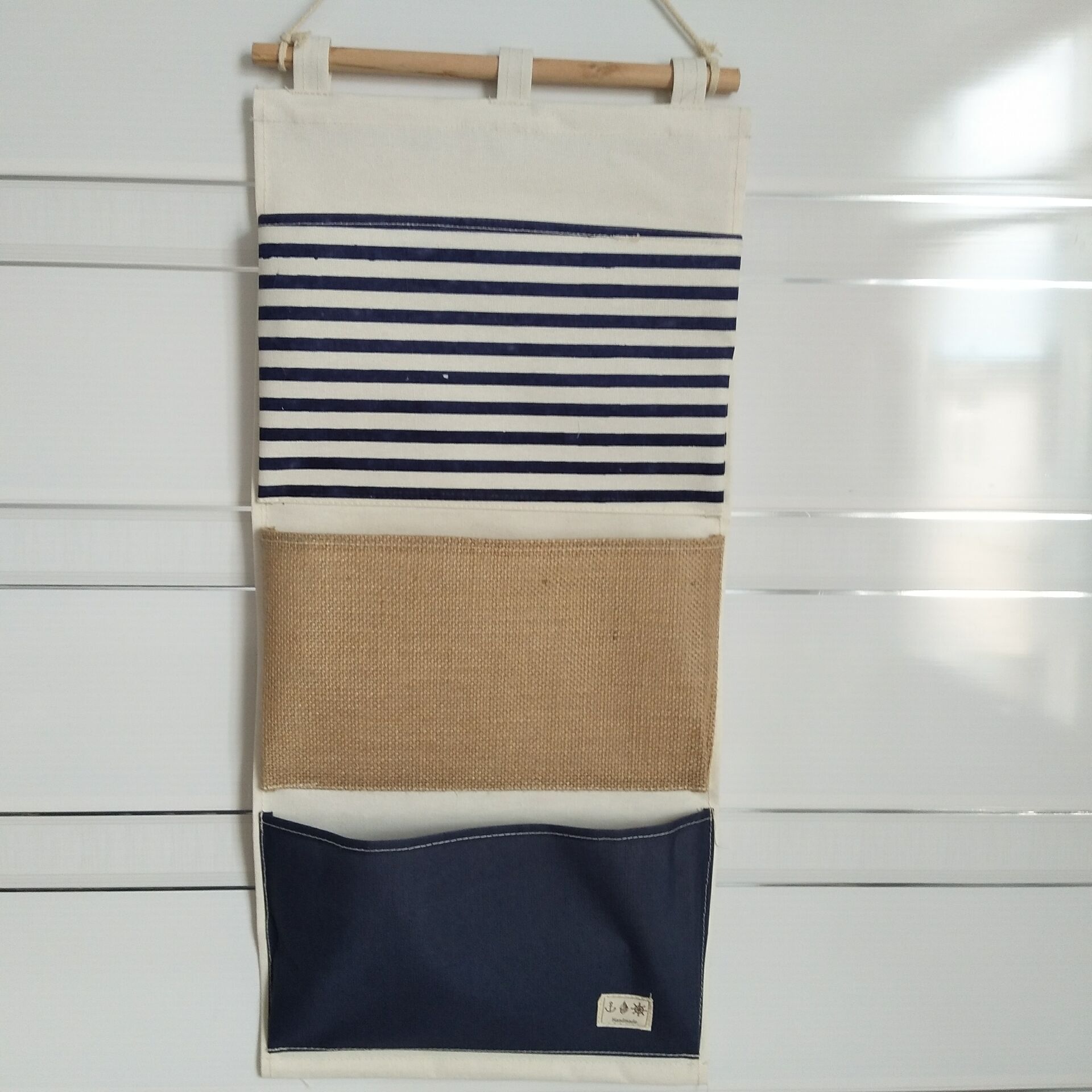 Creativo simple de algodón y lino vertical de tres bolsillos bolsa de almacenamiento de artículos diversos bolsa de almacenamiento para el hogar bolsa colgante de tela bolsa de almacenamiento para el hogar al por mayor