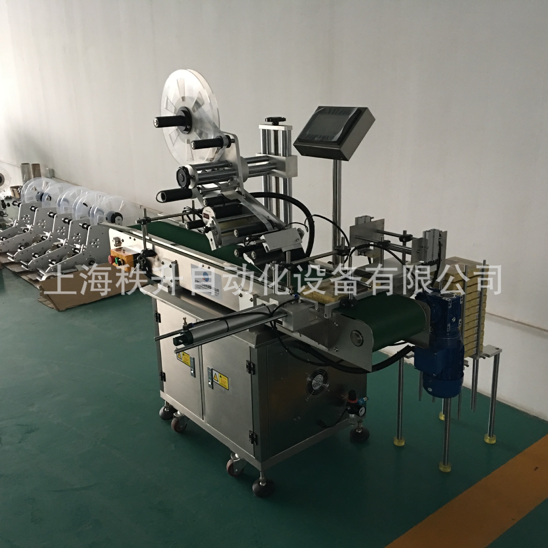 代贴商标加工 盒子封口贴标签机 商标转角贴标签机器 自动贴标机