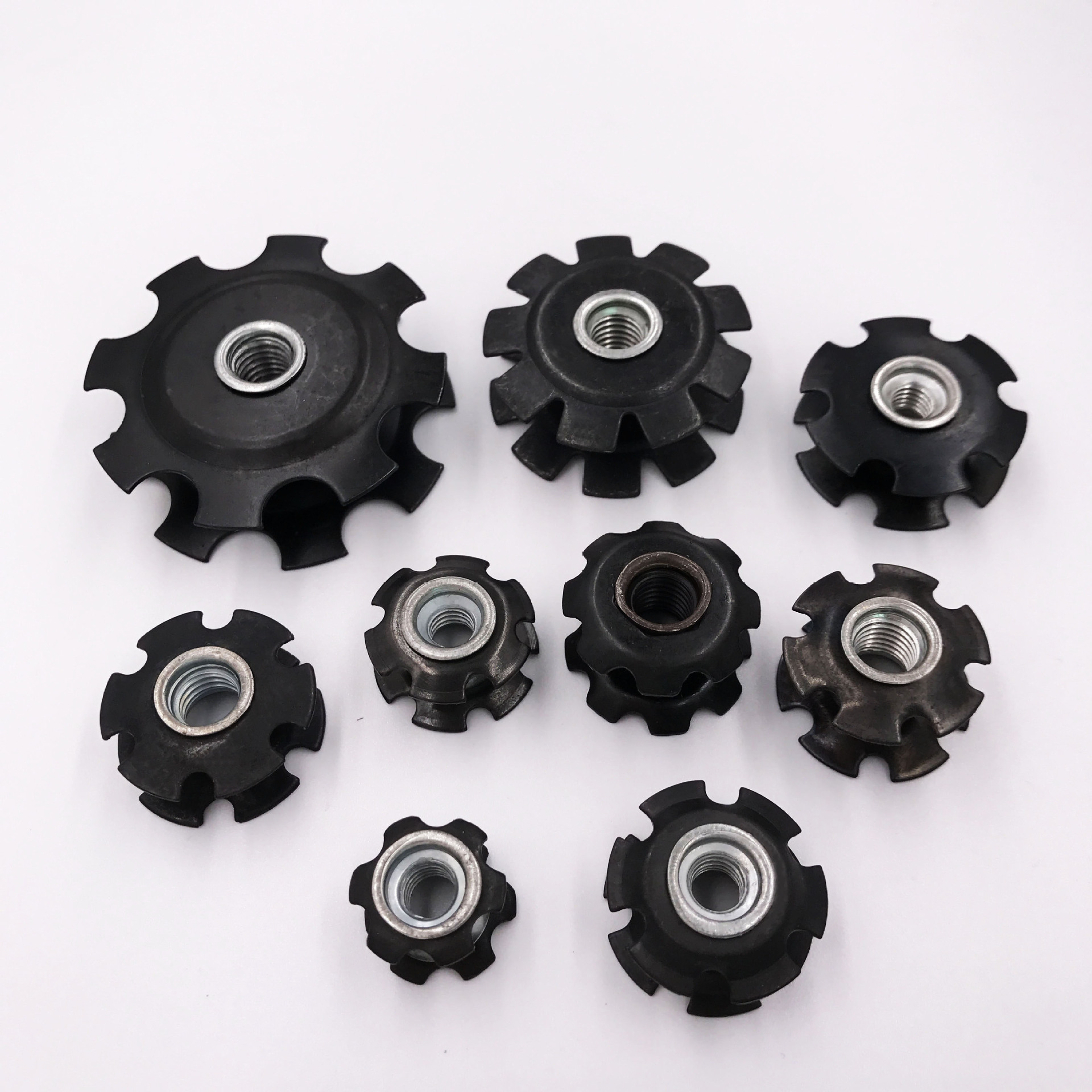 东莞厂家铁管连接梅花弹片星形螺母卡扣紧螺母管内塞不焊接圆紧固