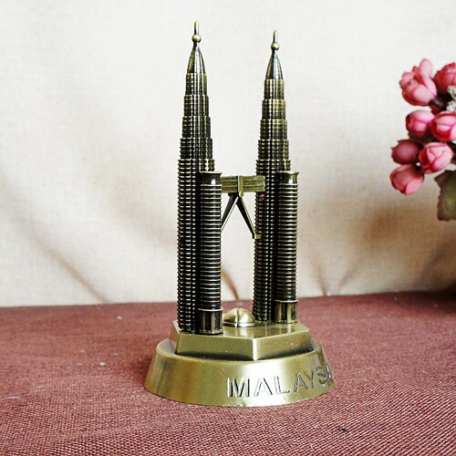 New York City, USA, a permanent commemoration of the Twin Towers. Fine electroplating workmanship. Twin Towers model.