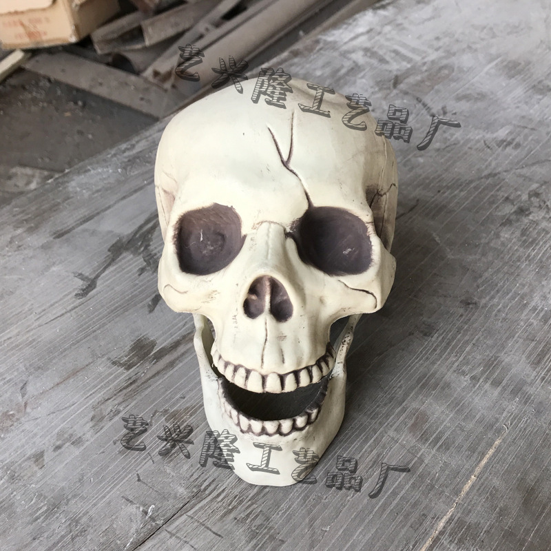 Creatividad de Halloween pequeña fábrica de adornos minoristas mayoristas fantasmas horrores adultos simulación cráneo de plástico