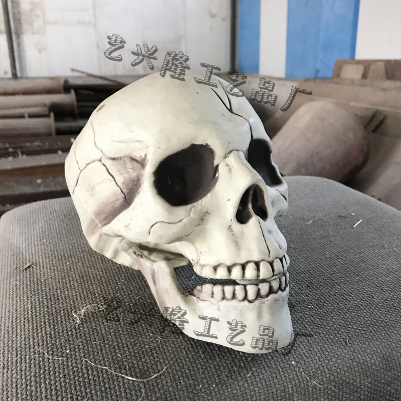 Creatividad de Halloween pequeña fábrica de adornos minoristas mayoristas fantasmas horrores adultos simulación cráneo de plástico