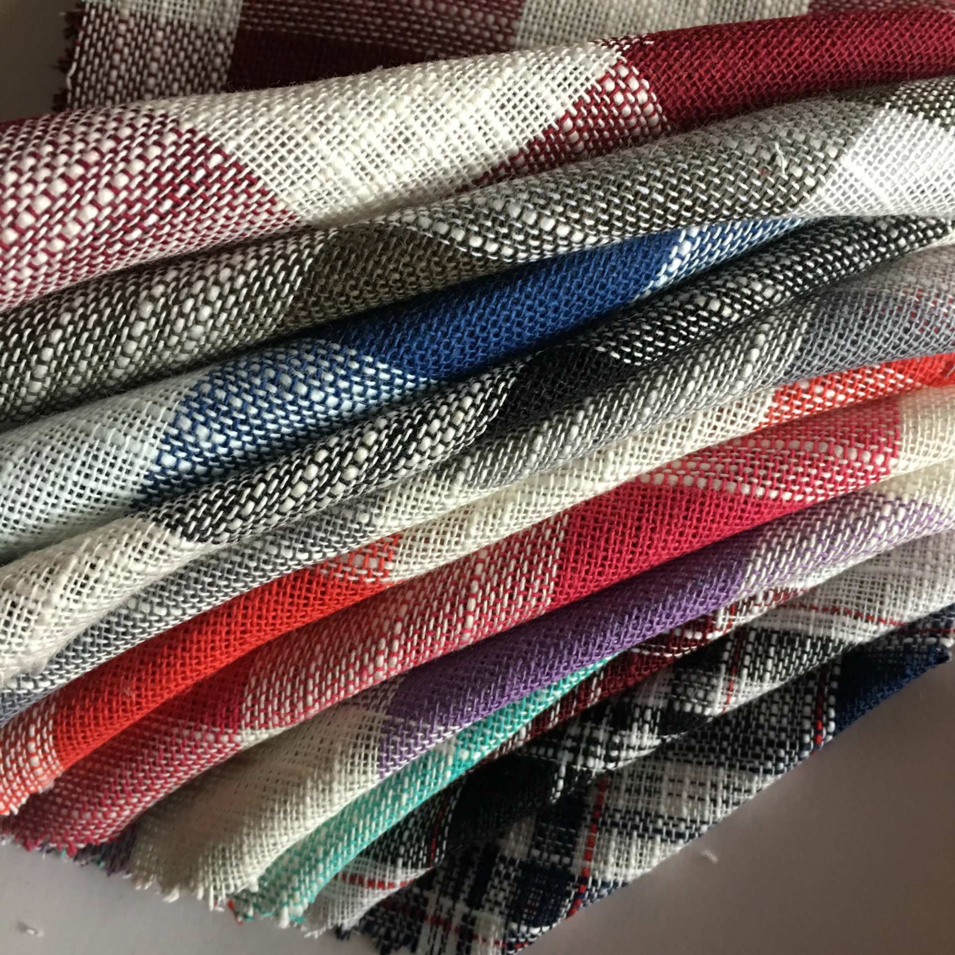 现货供应色织布 棉麻混纺面料 亚麻面料 大格子面料