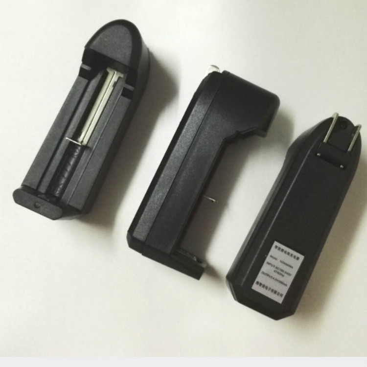 手电筒充电器锂电池充电器家用多功能充电器万能充锂电池充电器