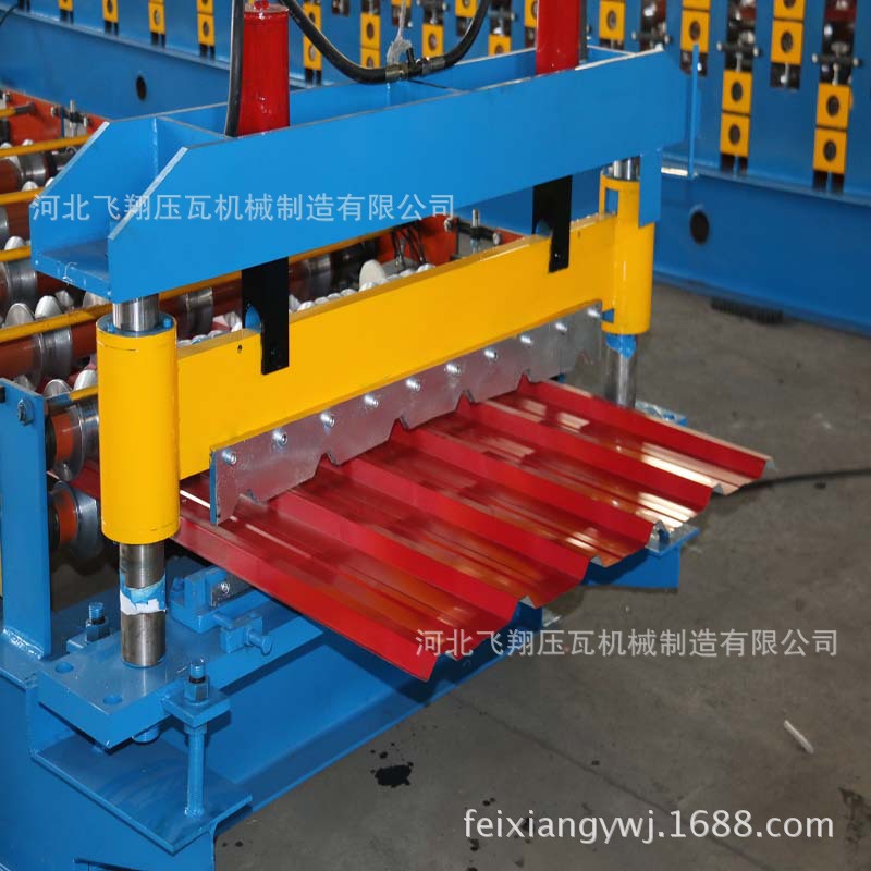 销售生产各种型号彩涂板辊压成型机械加工异型全自动定尺压瓦机