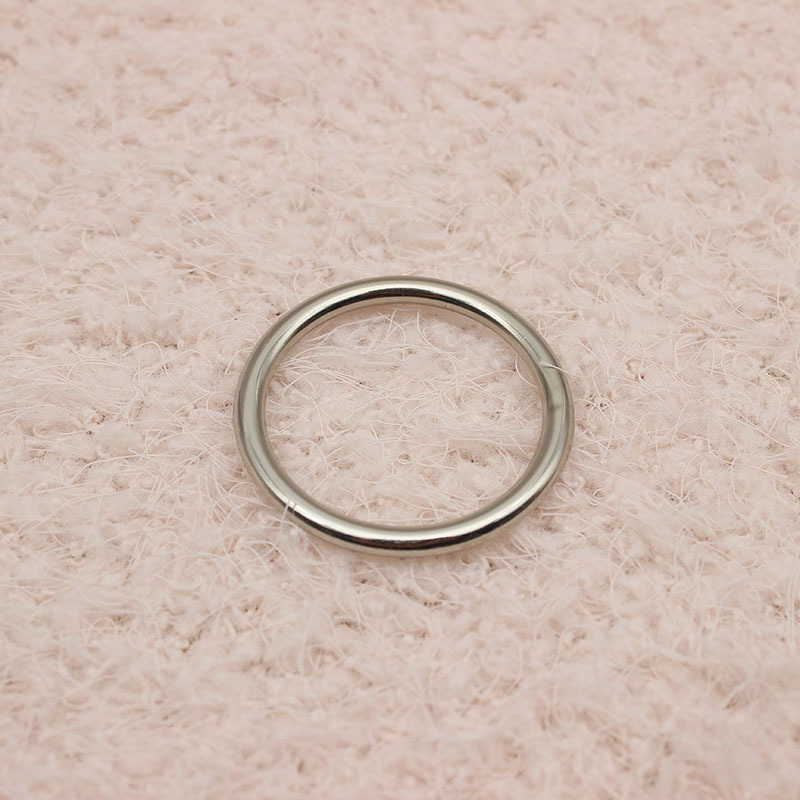 Venta directa de cuero accesorios de hardware círculo sólido O-tipo de hebilla ajustable de aleación de zinc hebilla de cordones de conexión de bricolaje hebilla de plata