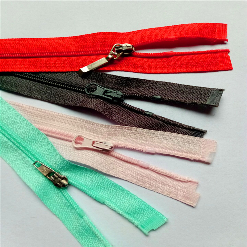 厂家直销3号尼龙开尾拉链专业生产服装防晒衣箱包过检针拉头带锁