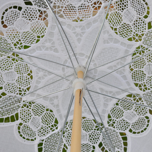 Hot selling wedding supplies decorative umbrella palace wedding lace umbrella bride lace umbrella white bridesmaid flower girl wooden handle umbrella