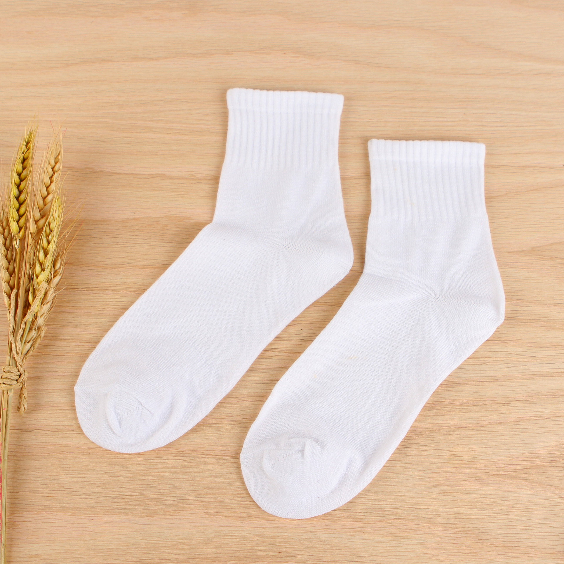 Medium tube men's socks solid color socks manufacturers wholesale medium tube men's solid color adult socks sports socks foot bath socks