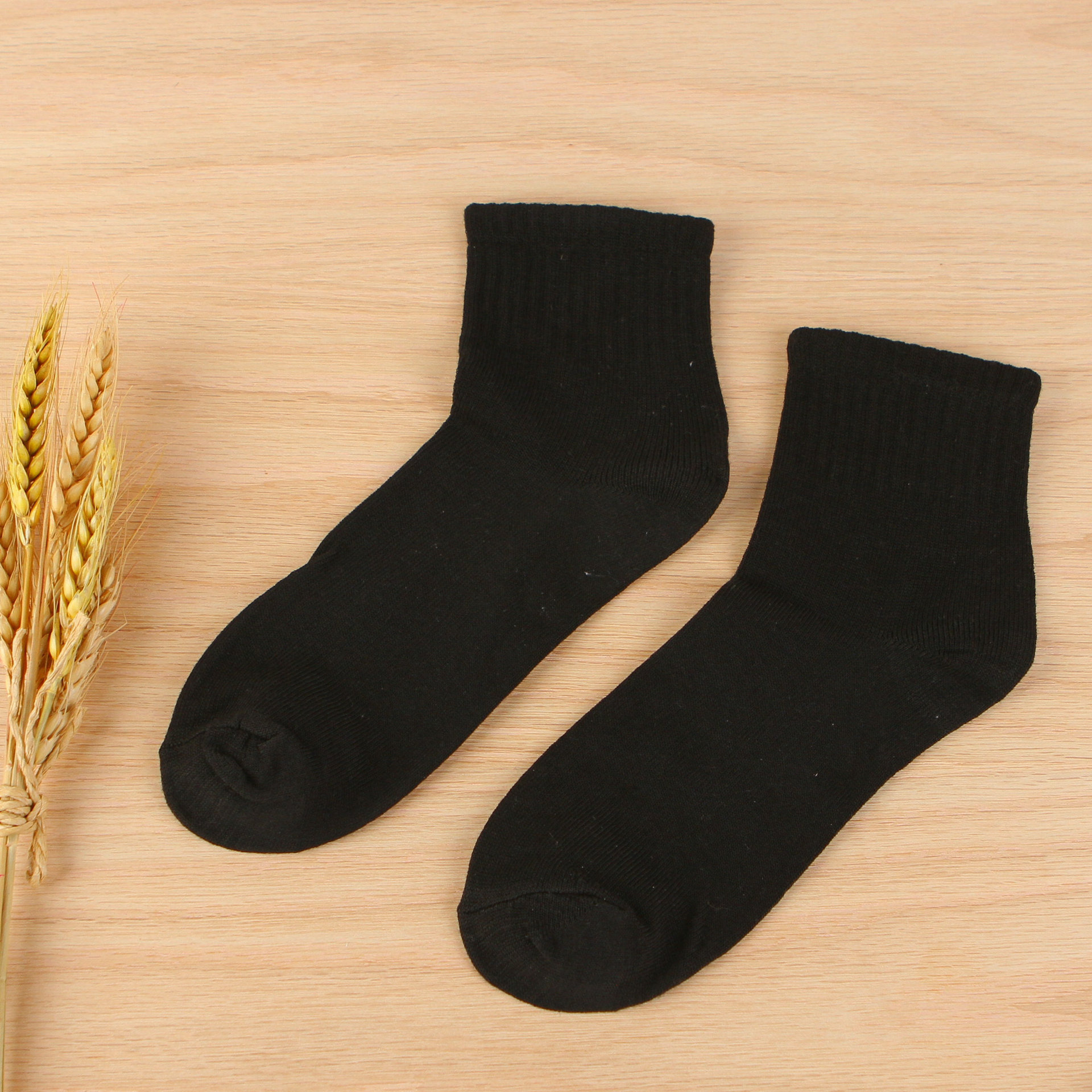 Medium tube men's socks solid color socks manufacturers wholesale medium tube men's solid color adult socks sports socks foot bath socks