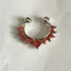 Серебристый, крупный красный кристалл