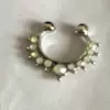 Серебристый, молочно-белый кристалл