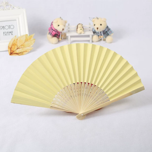 Light yellow (beige)