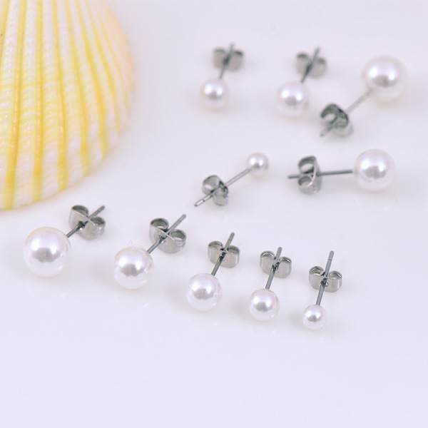 Fresh earrings from pearl
