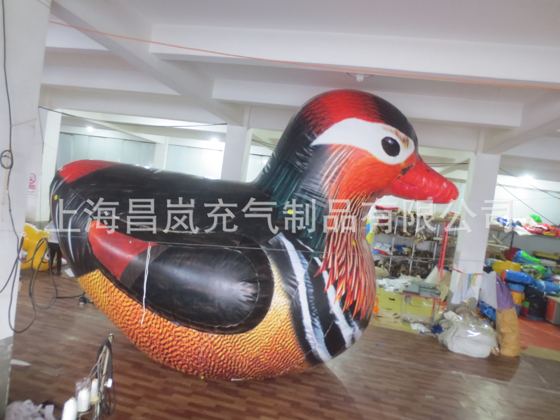 厂家供应充气鸳鸯卡通水上漂浮美陈气模做