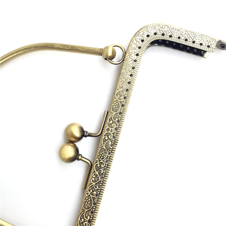 En stock: cabeza de cuentas cuadrada en relieve de 18cm